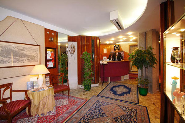 Ambassador Tre Rose Hotel Venice Interior photo